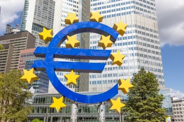 ΕΚΤ και δασμοί Τραμπ: Επιτόκια υπό εξέταση
