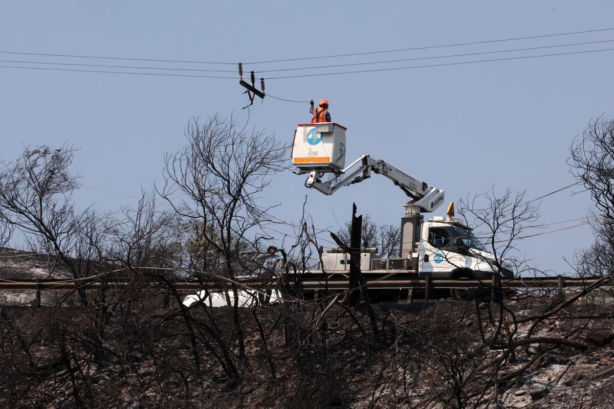 חברת החשמל של קפריסין: עבודות שיקום נמשכות באזורים שנפגעו בשריפה בלימסול