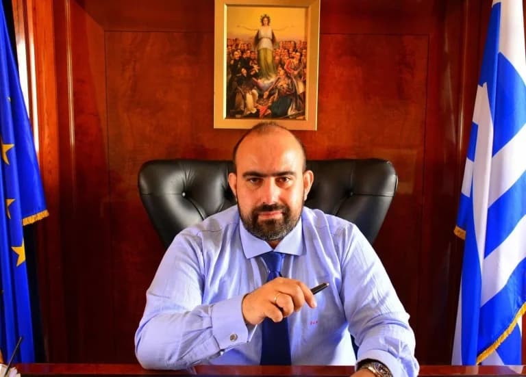 Kythira: Mayor Harchalakis Faints During Fire Suppression Efforts