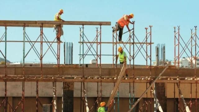 Жара: Обязательная приостановка работы в определенных районах в понедельник