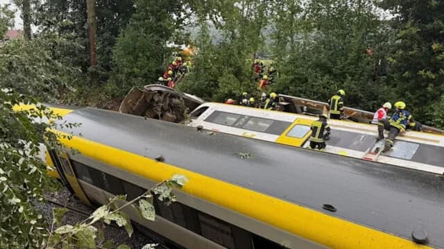 Descarrilamiento de tren en Alemania: Reportan muertos y heridos