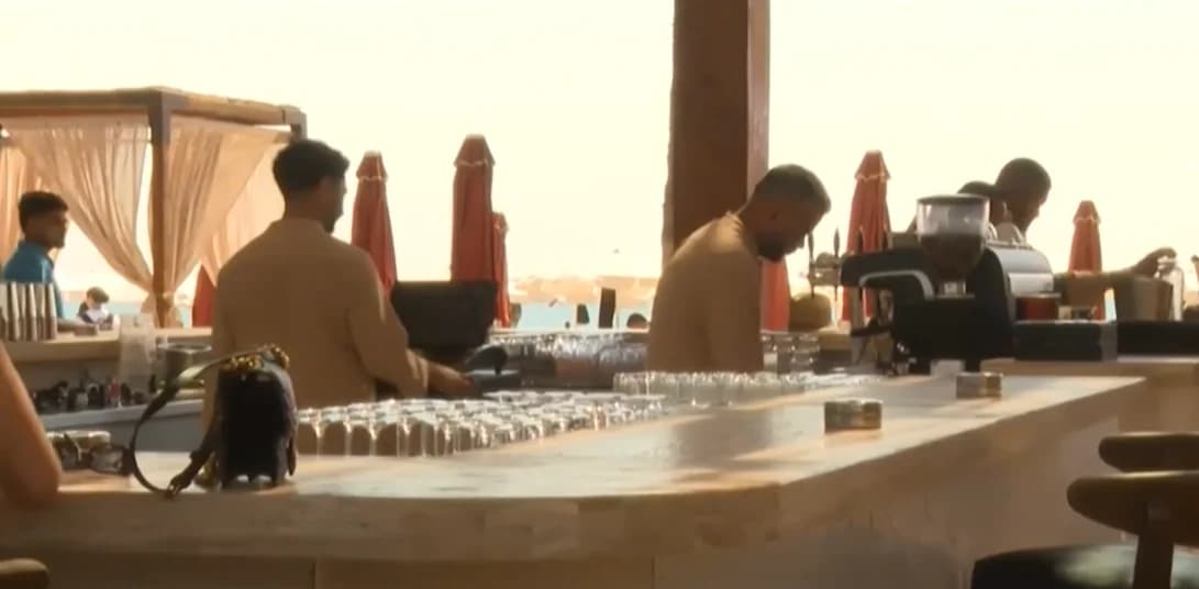 Cyprus: Workers Endure Heatwave Despite Orange Alert