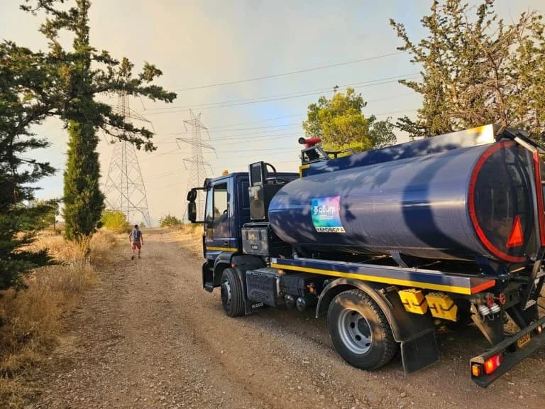 Doppelter Kampf von ADMIE: Feuer in Kryoneri und Blackout-Gefahr