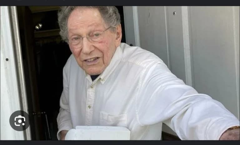 Fallece Tom Lehrer, matemático y compositor satírico, a los 97 años