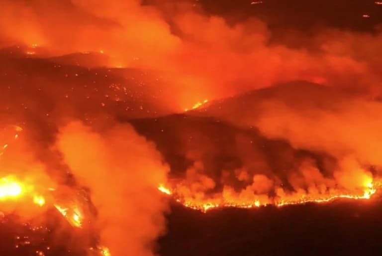 Τουρκία: Πυρκαγιές απειλούν την Μπούρσα – Εκκενώθηκαν χιλιάδες σπίτια