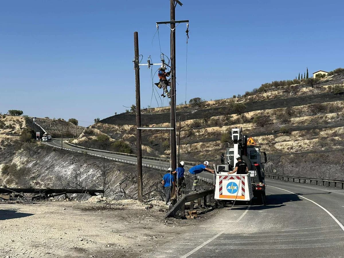 חברת החשמל של קפריסין (EAC) ממהרת להחזיר את החשמל לאזורים שנפגעו מהשריפה בלימסול