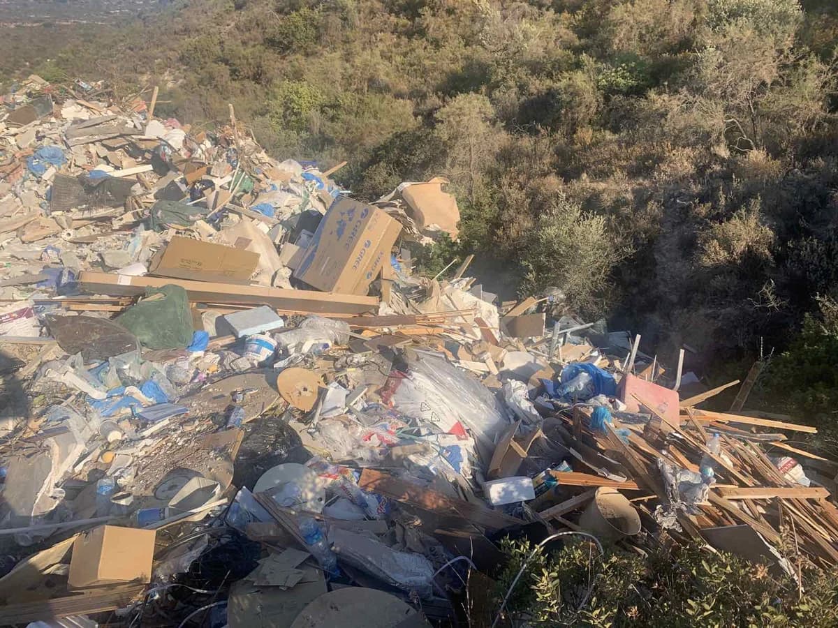 Kritische Situation mit Bränden auf Mülldeponien in Agia Marinouda