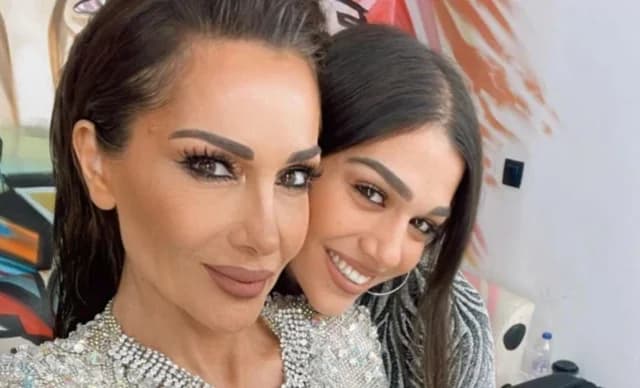 Melina Nikolaidi schließt Studium ab: Widmung von Bisbikis