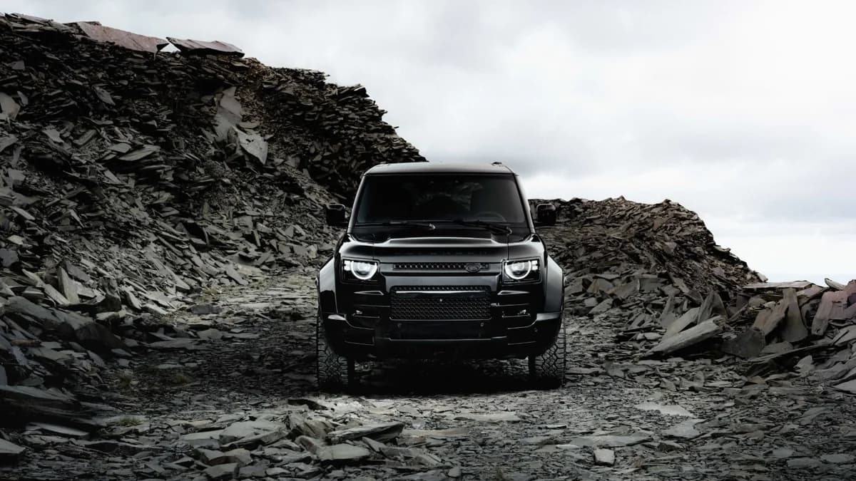 Defender OCTA Black: Die imposante Edition des Land Rover