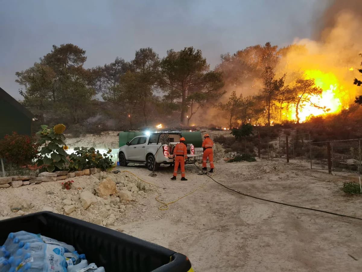 Bericht: Zivilschutz beim Brand in Vouni: "Sie waren Engel"
