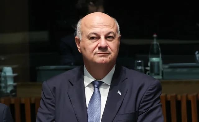Tsiaras: Über 49.000 gefälschte Zertifikate bei OPEKEPE