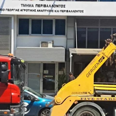 跳跃式运输公司要求获得专业认可，抗议回收单位关闭