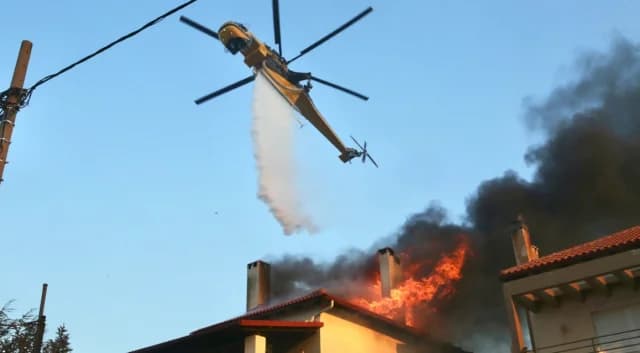 Meteo: 41,959 דונם נשרפו בשריפות באטיקה, קיתירה ואוויה
