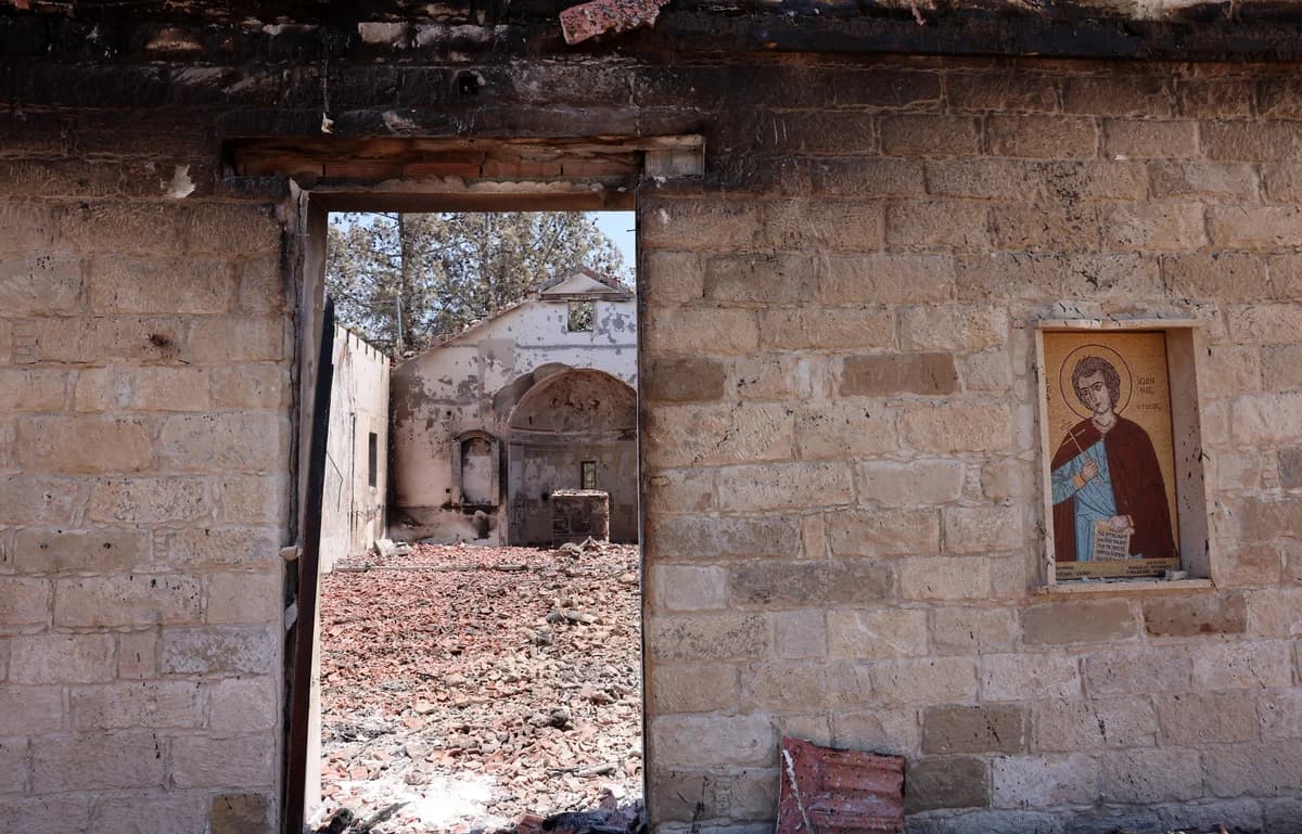 Έρευνες της Αστυνομίας για τις πυρκαγιές στη Λεμεσό σε εξέλιξη