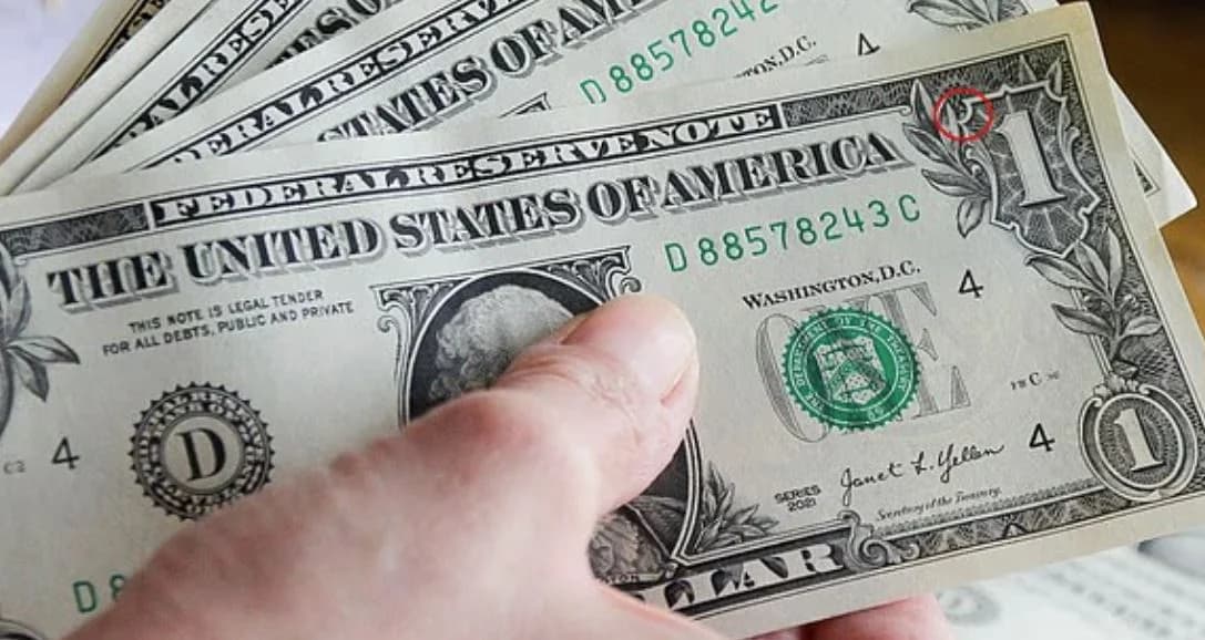 Das Geheimnis des winzigen Symbols auf der US-Dollar-Note
