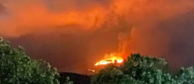 Feuer in Metamorfosi, Messenien – Starke Winde behindern die Löscharbeiten