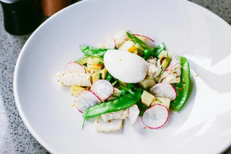 Recipe: Refreshing Salad with Peas and Radishes