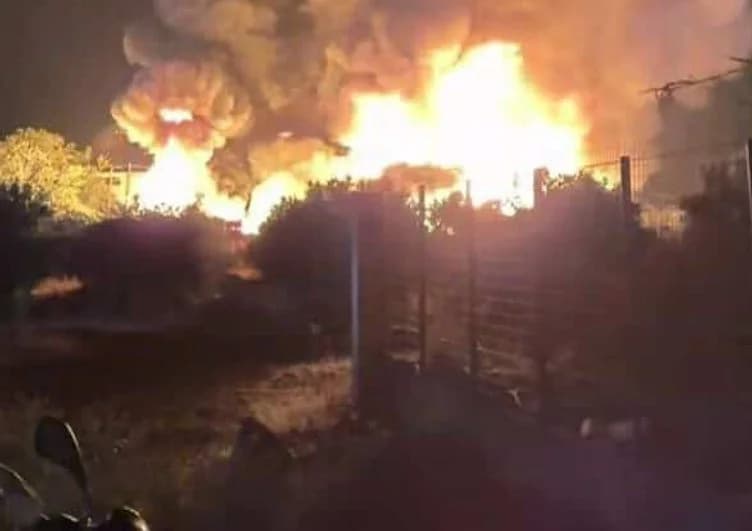 Incendio en Instalación Industrial en Temeni, Aigio – Alerta 112 por Humo Peligroso