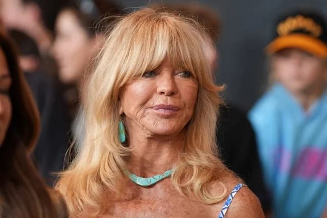 Goldie Hawn: Appearance with Granddaughter at 'Happy Gilmore 2' Premiere