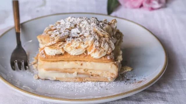 Milhojas fácil con galletas de crema: Receta rápida