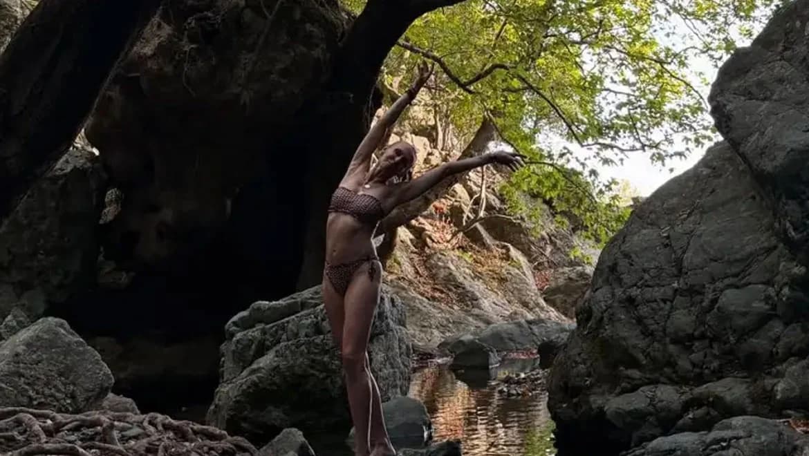 Evelina Papoulia: Sommerurlaub und Badeanzug-Fotos