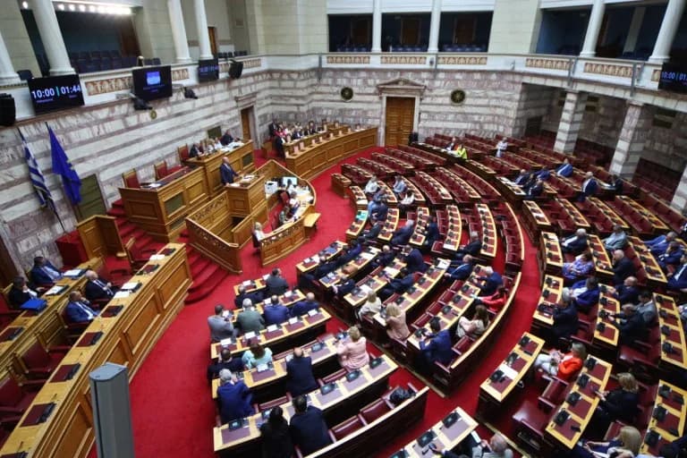 议会就OPEKEPE问题发生政治冲突——现场讨论