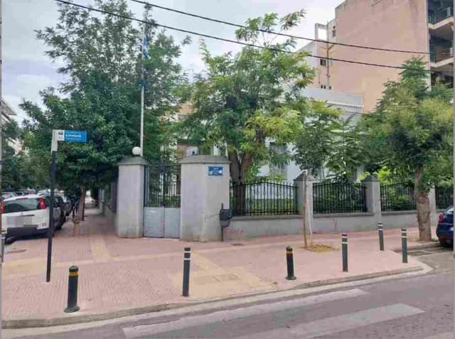 Familie Emfietzoglou: Erfolgloser Auktion in Anavryta, erfolgreich in Neo Faliro