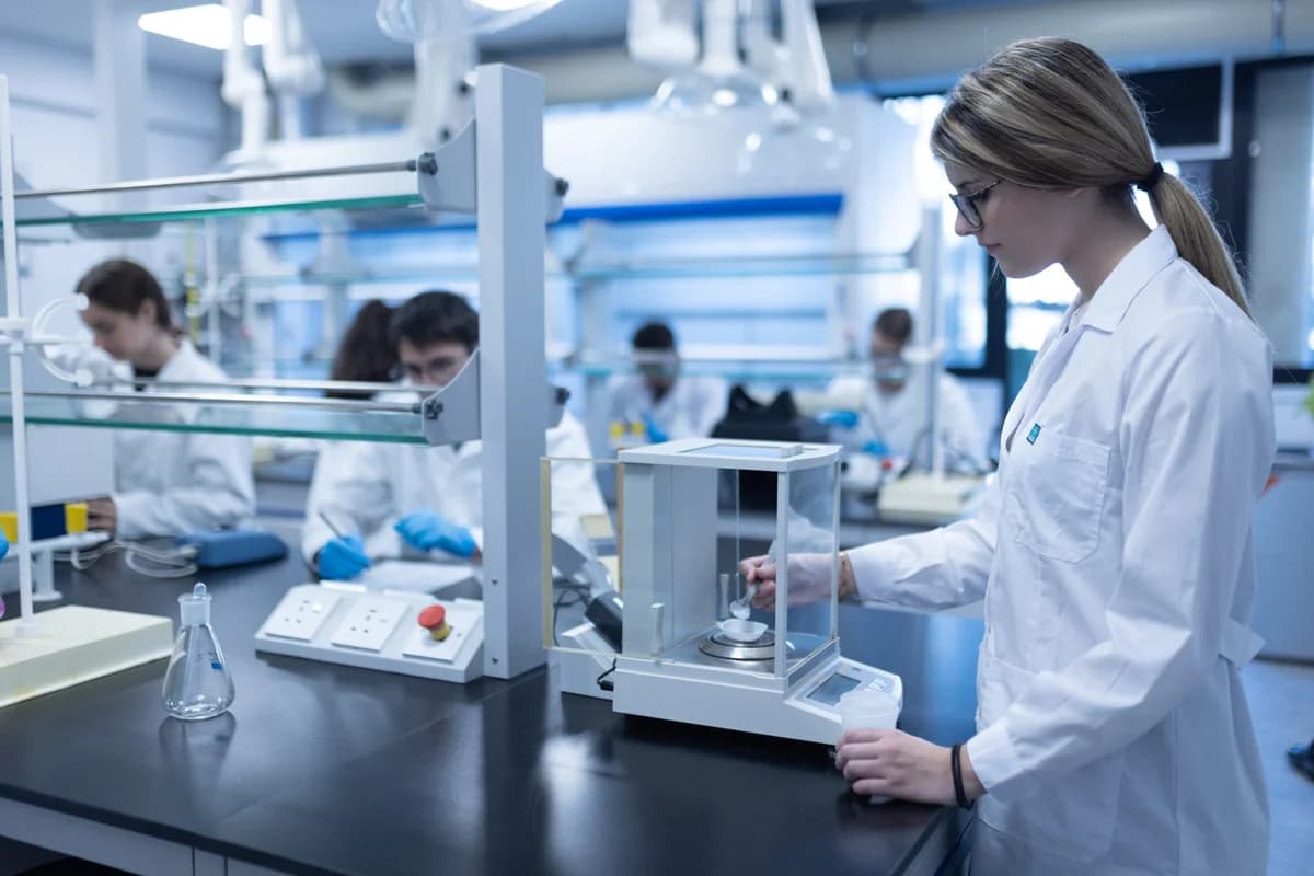 Frederick Universität: Schwerpunkt auf Laborerfahrung in der Pharmazie