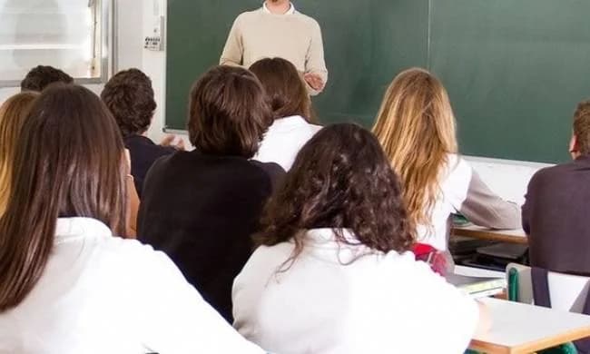 Parties Discuss Learning Greek and Turkish in Primary Schools