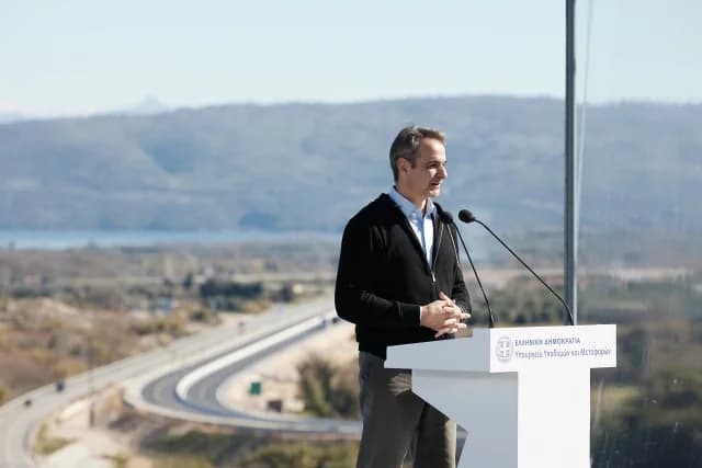 Mitsotakis eröffnet Autobahn Patras-Pyrgos