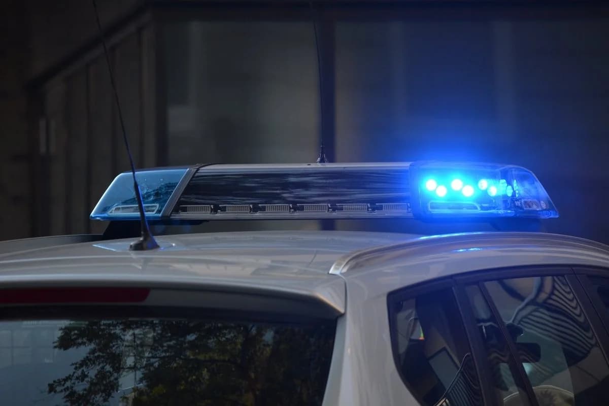 Coche de policía se salta un semáforo en rojo – Se ordena investigación