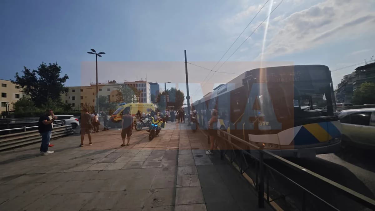 Bus kollidiert mit Auto auf der Syngrou Avenue: 6 Verletzte