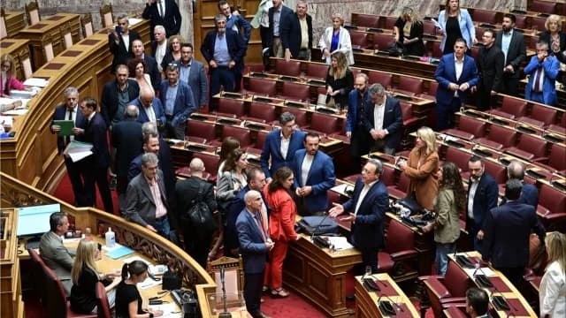 Opposition reagiert auf Ablehnung der Untersuchung gegen Voridis, Avgenakis