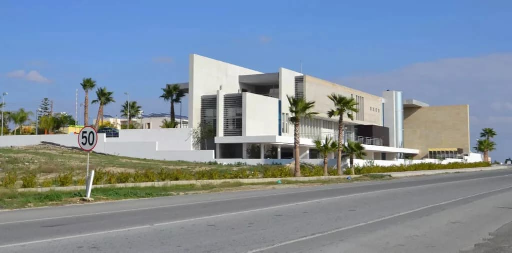 Συζητήσεις Δήμου Λάρνακας με Πανεπιστήμια για Δημιουργία Σχολών