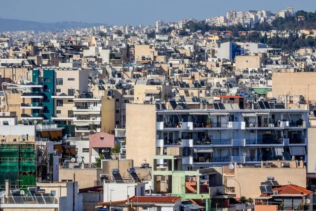 Εντατικοί έλεγχοι της εφορίας στις μεταβιβάσεις ακινήτων του 2024