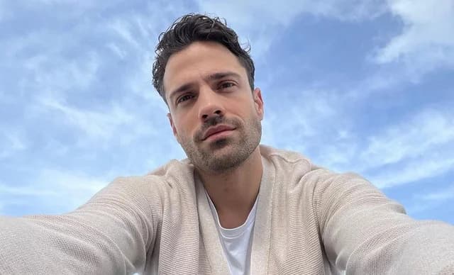 Konstantinos Argiros Warns of Online Scam