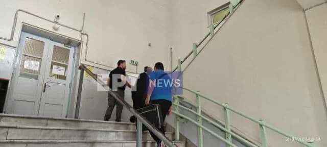 Volos: 52-jährige Mutter wegen Kinderpornografie und Inzest angeklagt