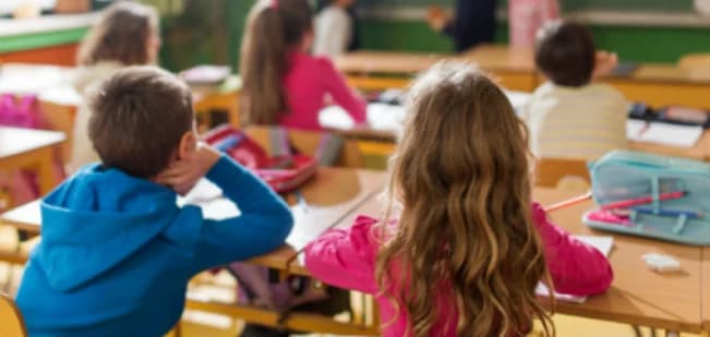 Bildungsministerium: Gewährleistung eines reibungslosen Schulbesuchs für Kinder aus betroffenen Gemeinden
