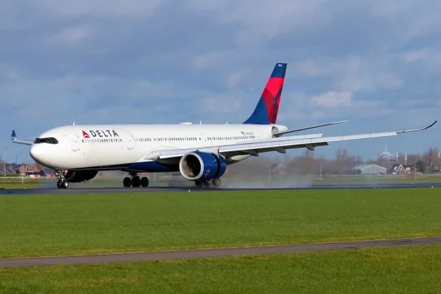 Delta-Flugzeug notgelandet wegen Turbulenzen – 25 Verletzte
