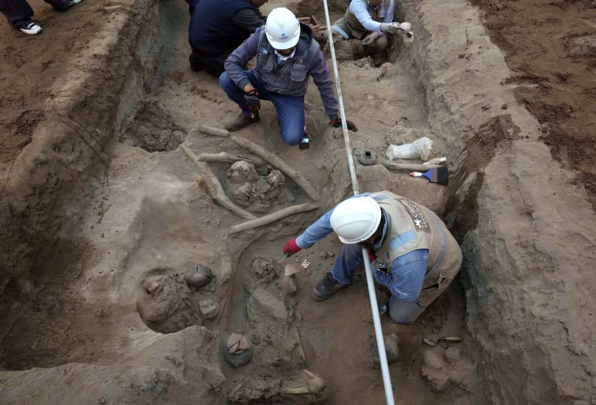 Descubren cementerio de 1.000 años de antigüedad en Lima
