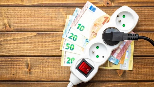 ΔΕΗ: Χρέωση 15 λεπτών ανά κιλοβατώρα για τον Αύγουστο στο Πράσινο Τιμολόγιο