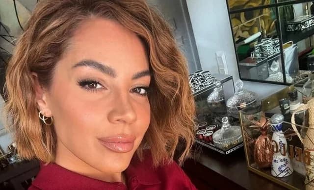 Marianta Pieridi: Wishes 'Happy Month' with topless photo in the pool