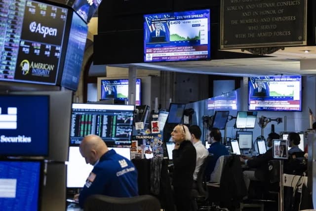 Η ανεργία στις ΗΠΑ αυξήθηκε στο 4,2% – Ο Τραμπ απολύει την επικεφαλής της Υπηρεσίας Εργασίας