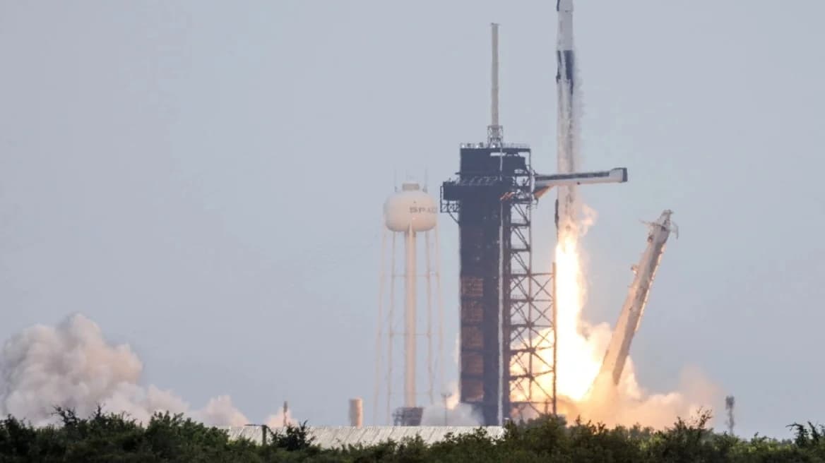 SpaceX 龙飞船发射升空，前往国际空间站