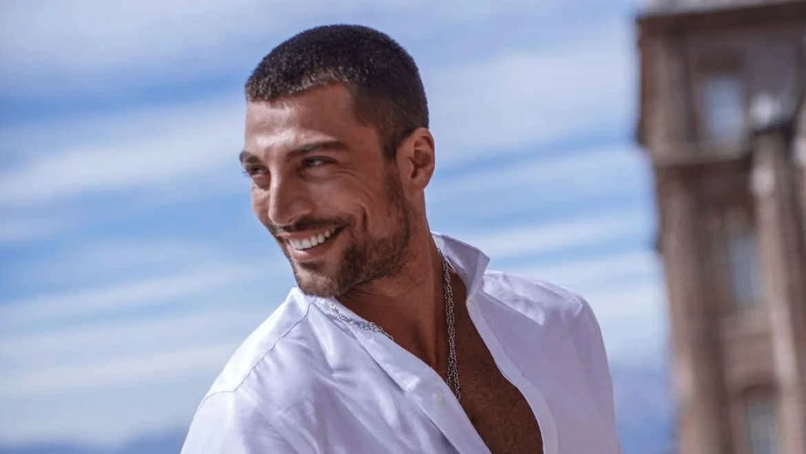 Simone Susinna: Estrella de '365 Días' vista en Mykonos