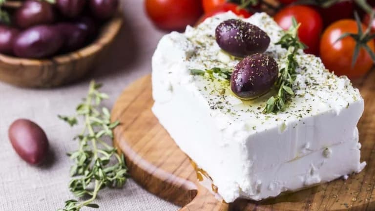 יוון מבקשת פטור ממכסי טראמפ למוצרי חקלאות