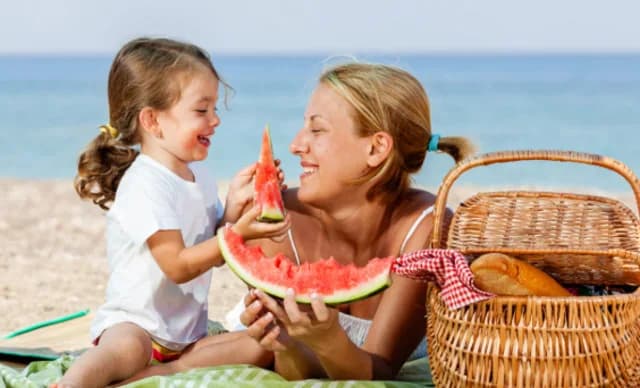 Three Refreshing Low-Calorie Beach Snacks