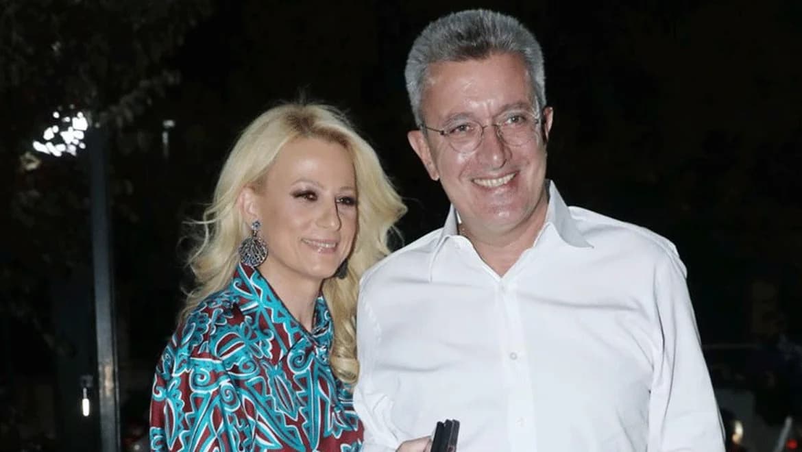 Nikos Chatzinikolaou: Foto romántica con su esposa de vacaciones pasadas
