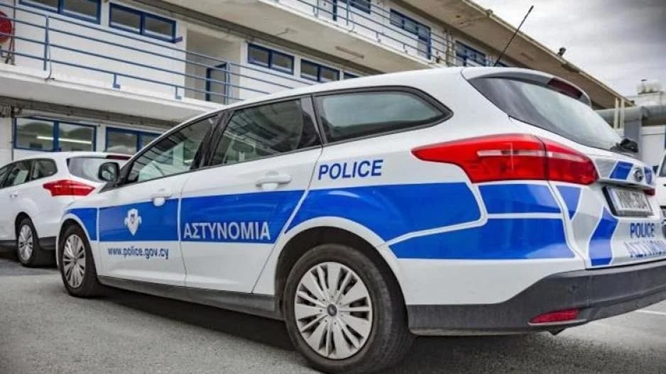 Fahrzeugüberschlag in Paphos: Fahrer unter Alkoholeinfluss und ohne Führerschein