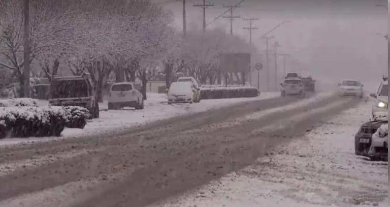 澳大利亚东部城市罕见降雪